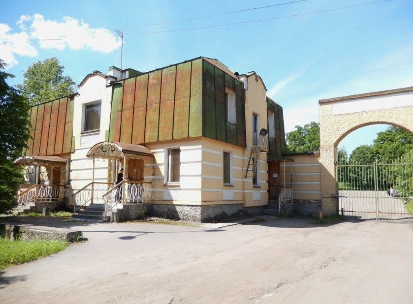 фасад дома, Бизнес-центр Ломоносов, Морская, 86 по адресу г Санкт-Петербург, г Ломоносов, ул Морская, д 86